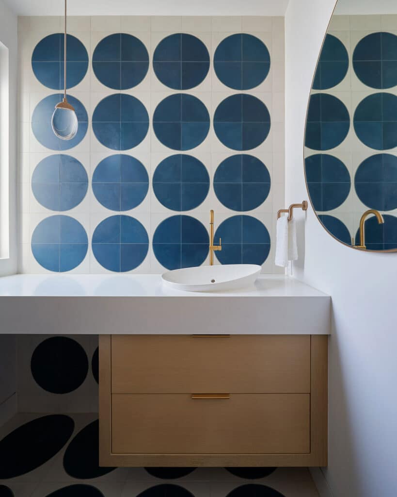 Light and bright modern bathroom